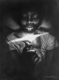 Steve Mchomvu, Flame of Hope, 2019, 80 x 60 cm, Kohle auf Leinwand, signiert